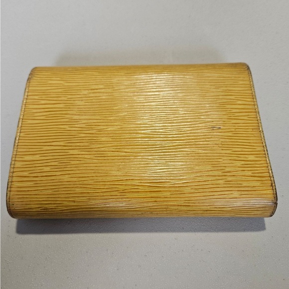 Louis Vuitton Yellow Epi Wallet. - Picture 2 of 7